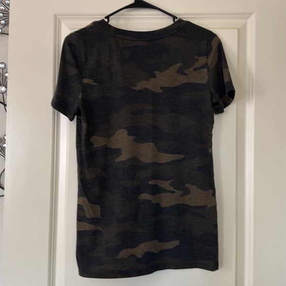 Victoria's Secret PINK Camouflage T-Shirt Size‎ XS - Picture 2 of 6